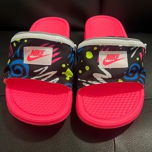 Nike Mens Size 11 in the color Pink / Black